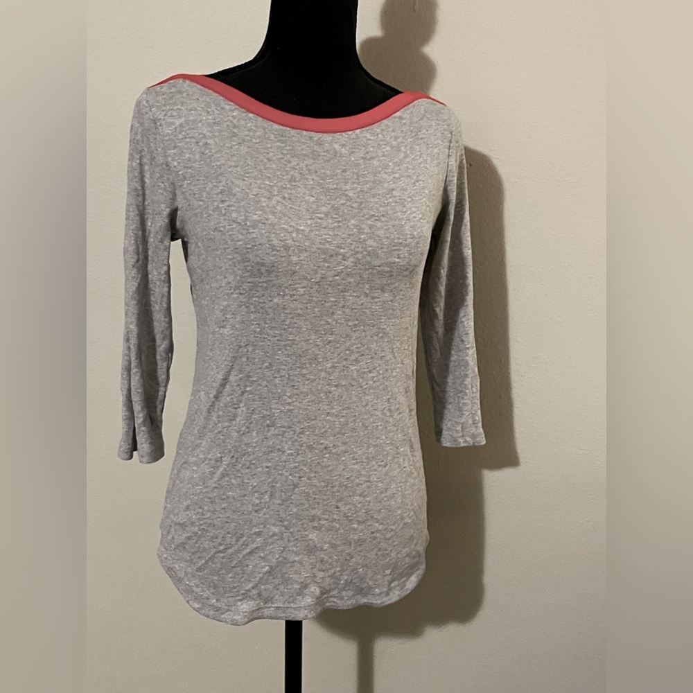 GAP The Bowery super soft boat neck 3/4 sleeve tee. Gray with red collar. Small
